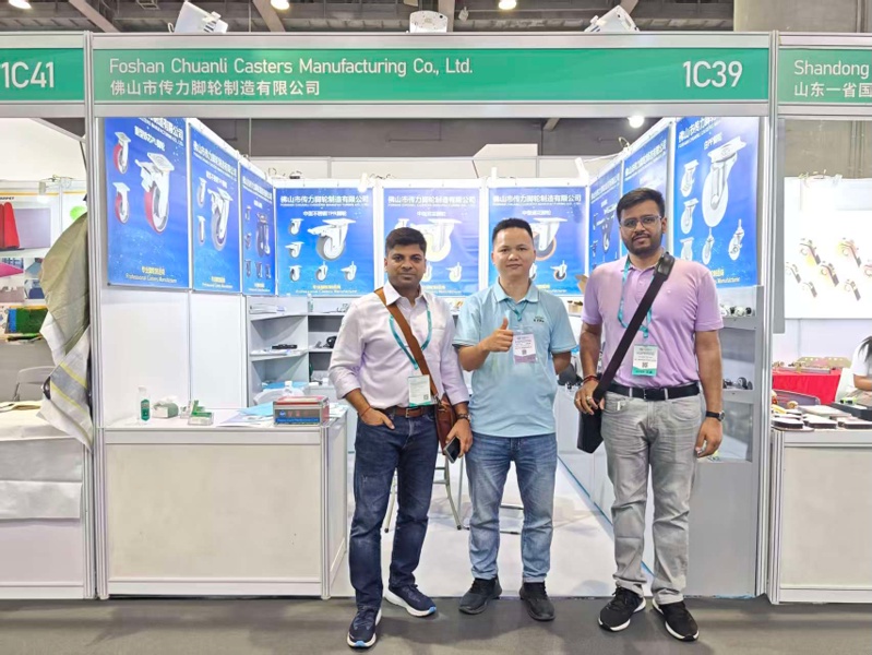 CMCL Casters toont een uitgebreid assortiment hoogwaardige zwenkwielen, schittert naast de Canton Fair